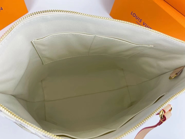 ルイヴィトンバッグ着用イメージ